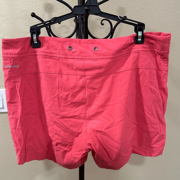 Columbia Women’s Shorts Sz 14 - Picture 2 of 3
